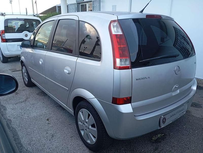 Usata Opel Meriva Enjoy 101 CV (74 kW) 2005 Grigio Monovolume