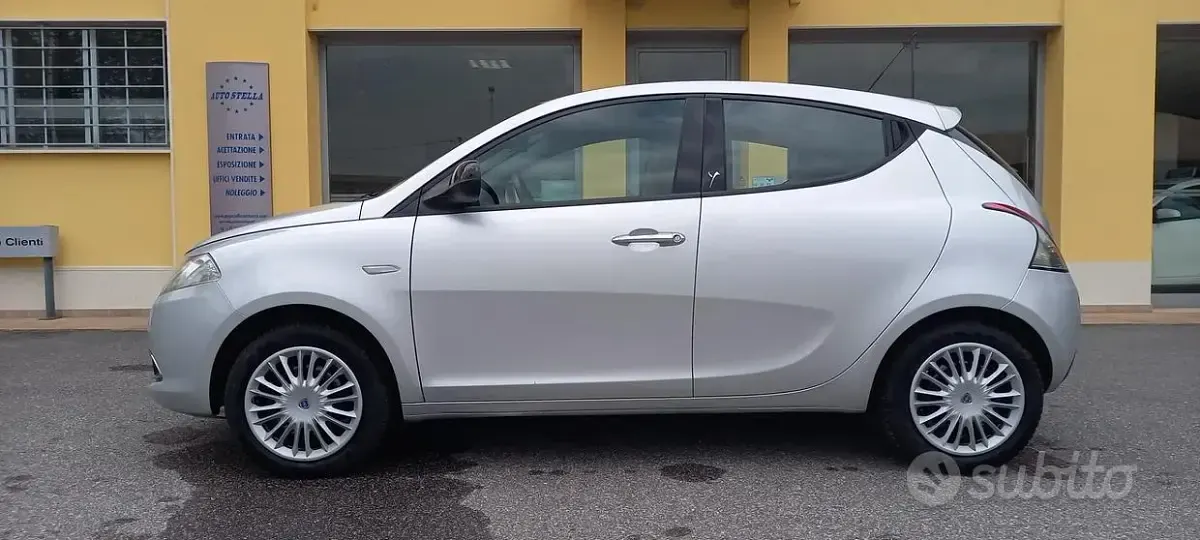 Usata Lancia Ypsilon 70 CV (51 kW) 2014 Grigio Utilitaria