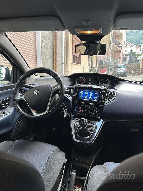 Usata Lancia Ypsilon 69 CV (50 kW) 2024 Blu Utilitaria