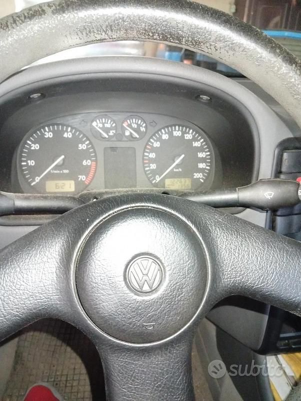Usata VW Polo 50 CV (36 kW) 1997 Verde Berlina