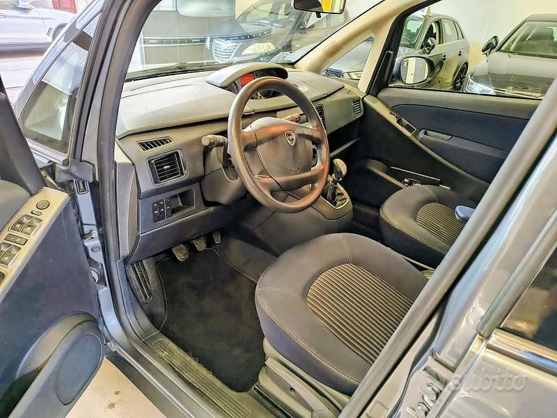 Usata Lancia Musa S 95 CV (69 kW) 2011 Grigio Monovolume