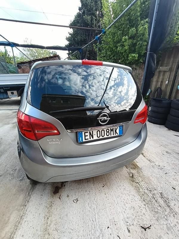 Usata Opel Meriva Cosmo 120 CV (88 kW) 2012 Grigio Monovolume