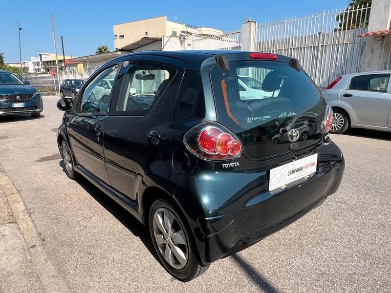 Usata Toyota Aygo 68 CV (50 kW) 2012 Nero Utilitaria