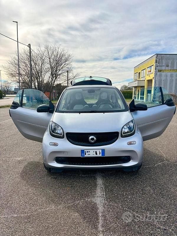 Usata Smart ForFour Passion 71 CV (52 kW) 2015 Grigio Utilitaria