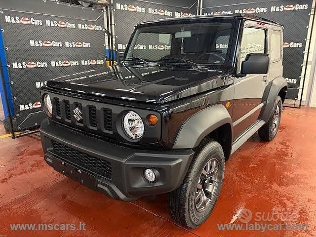 Nero Nuova 2025 Suzuki Jimny SUV | 39.890 € (Buon prezzo) - Immagine 1/4