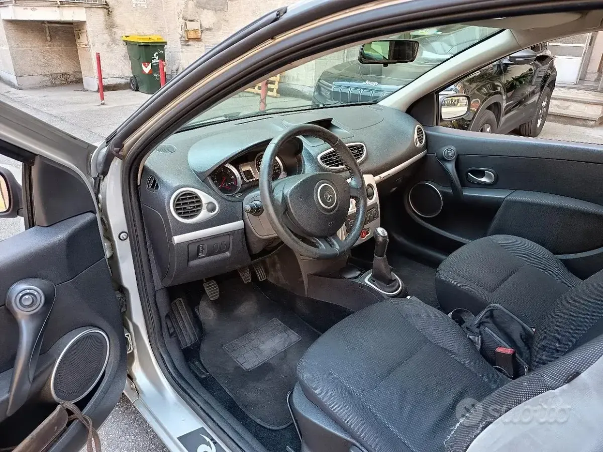 Usata Renault Clio II 75 CV (55 kW) 2008 Grigio Berlina