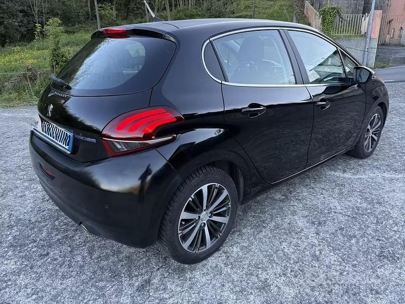Usata Peugeot 208 75 CV (55 kW) 2016 Utilitaria