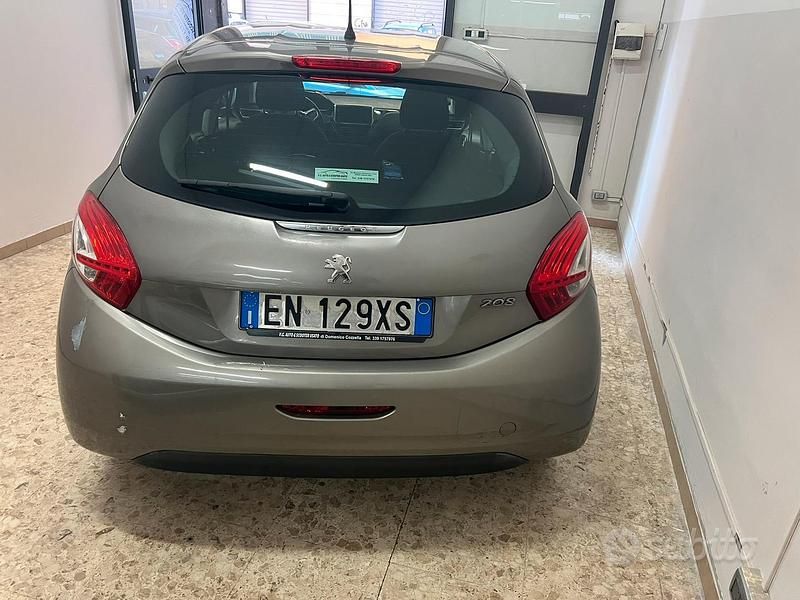 Usata Peugeot 208 82 CV (60 kW) 2012 Marrone Utilitaria