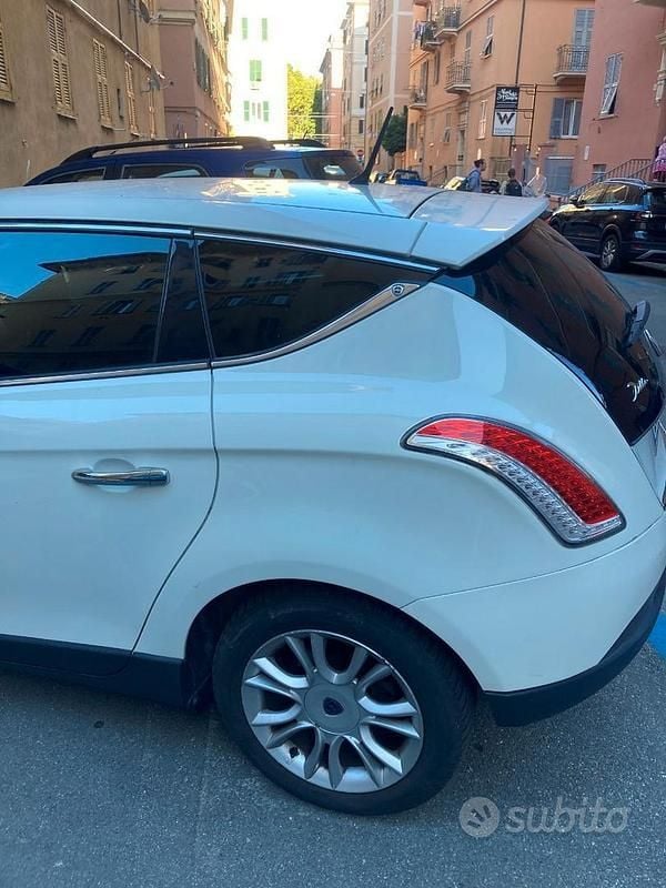 Usata Lancia Delta 120 CV (88 kW) 2012 Bianco Utilitaria