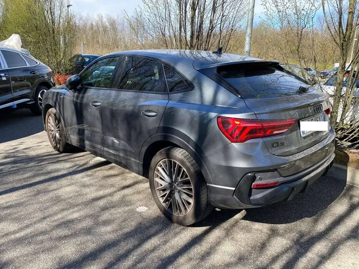 Usata Audi Q3 Sportback S-Line 190 CV (139 kW) 2023 Daytona grey pearl SUV