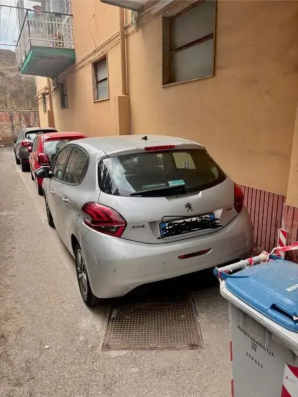 Usata Peugeot 208 Allure 75 CV (55 kW) 2015 Utilitaria