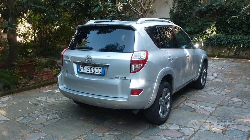 Usata Toyota RAV4 150 CV (110 kW) 2010 SUV