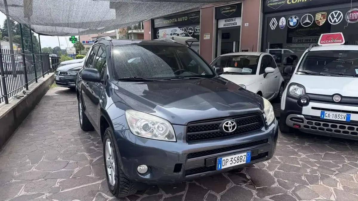 Usata Toyota RAV4 Luxury 136 CV (100 kW) 2008 Grigio SUV