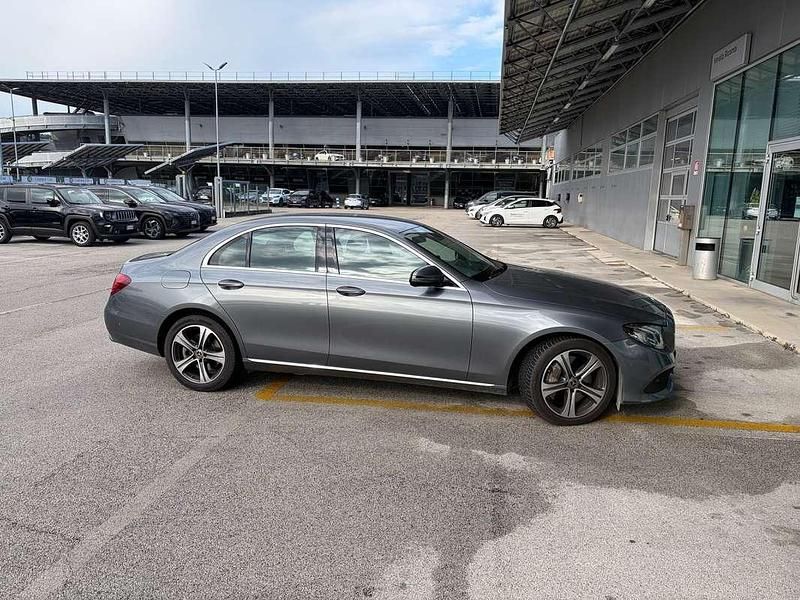 Gebraucht Mercedes E350 258 PS (189 kW) 2018 Grau Limousine