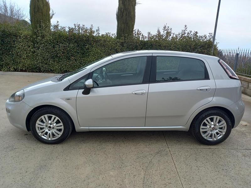 Usata Fiat Punto Lounge 85 CV (62 kW) 2014 Grigio Berlina