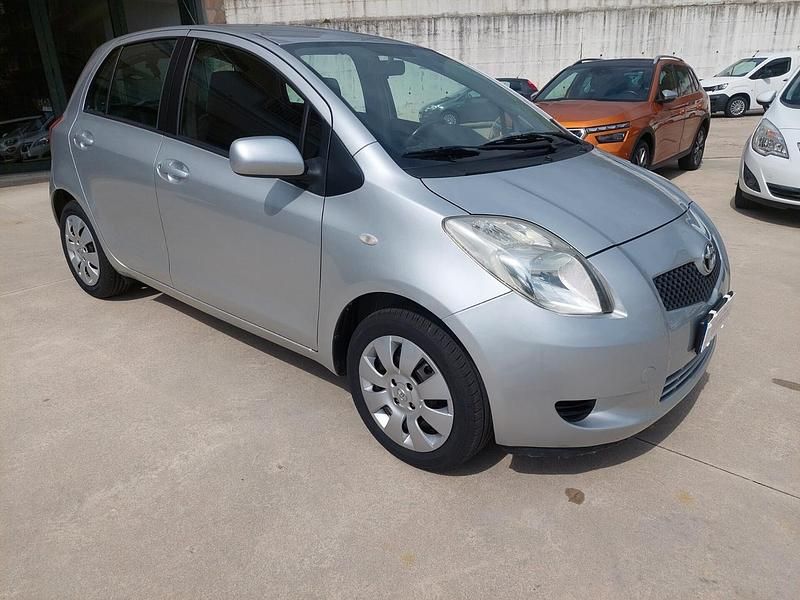 Usata Toyota Yaris Sol 84 CV (61 kW) 2007 Grigio Utilitaria