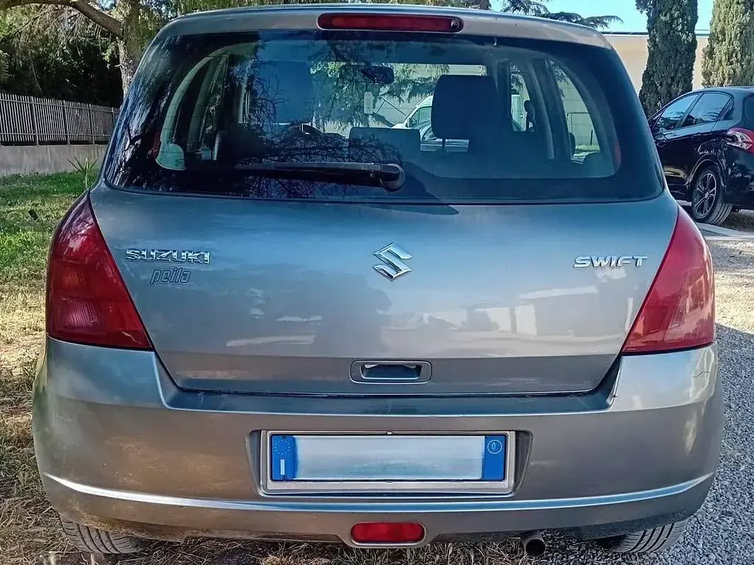 Usata Suzuki Swift GLX 91 CV (66 kW) 2005 Grigio Utilitaria