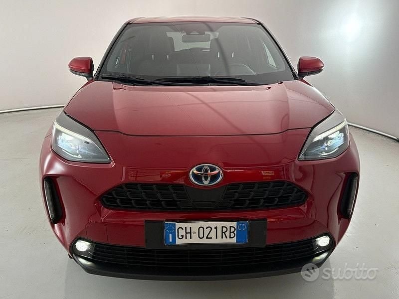 Usata Toyota Yaris Cross Trend 92 CV (67 kW) 2022 Rosso SUV