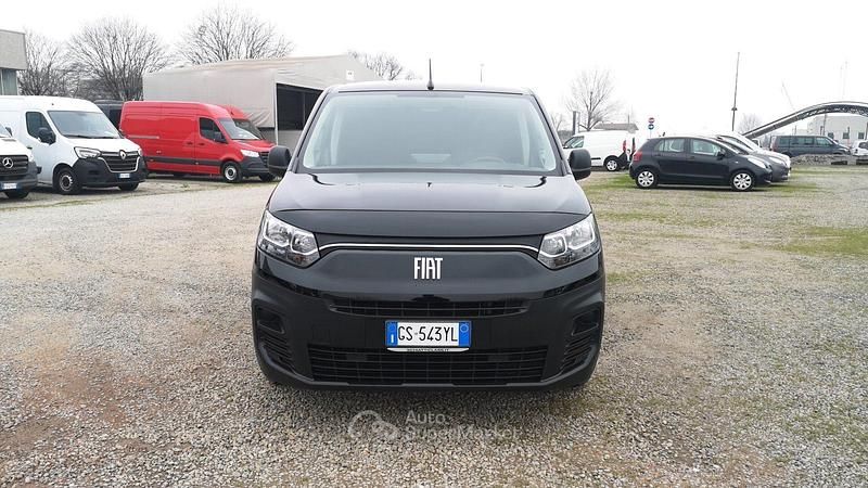 Usata Fiat Doblò 102 CV (75 kW) 2024 Nero Monovolume