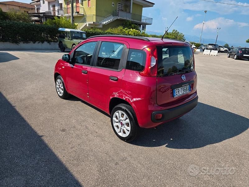 Usata Fiat Panda Lounge 85 CV (62 kW) 2013 Rosso Utilitaria
