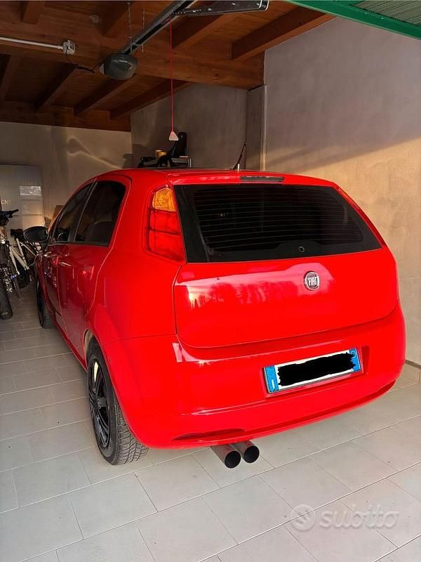 Usata Fiat Grande Punto 65 CV (47 kW) 2007 Rosso Utilitaria