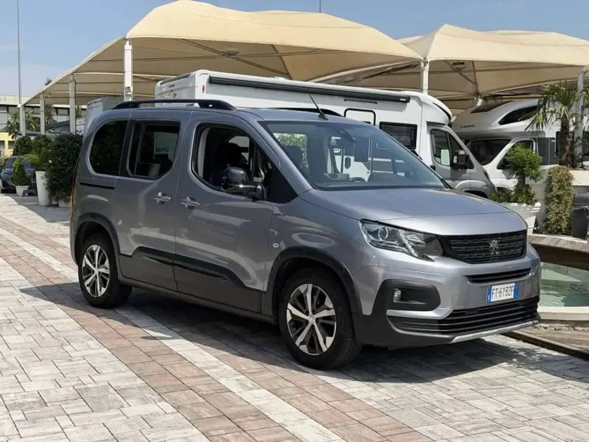 Usata Peugeot Rifter GT-line 131 CV (96 kW) 2019 Grigio Monovolume
