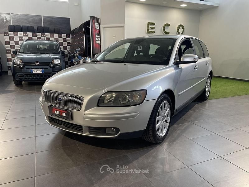 Usata Volvo V50 Kinetic 136 CV (100 kW) 2006 Argento Station wagon