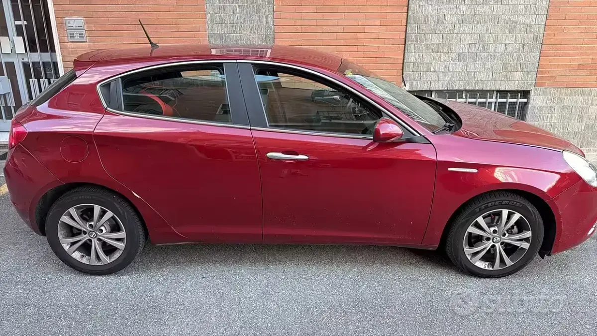 Usata Alfa Romeo Giulietta 2013 Rosso Utilitaria