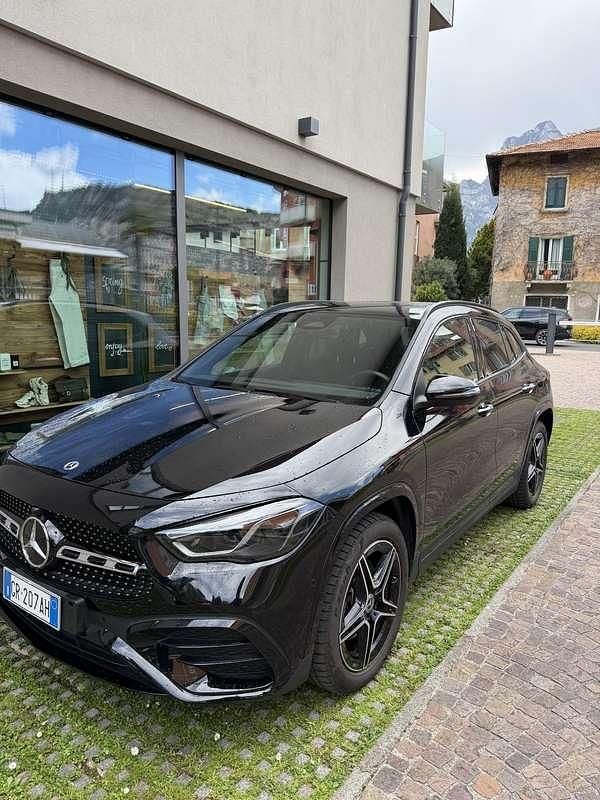 Usata Mercedes GLA250 AMG Line Premium 163 CV (119 kW) 2023 Nero SUV