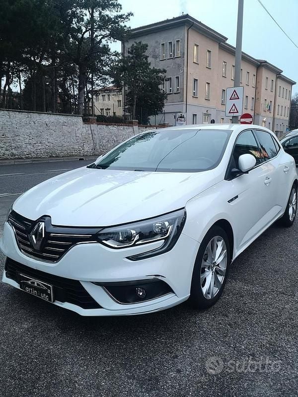 Bianco Usata 2017 Renault Mégane IV Tre volumi | 11.900 € (Buon prezzo) - Immagine 1/4