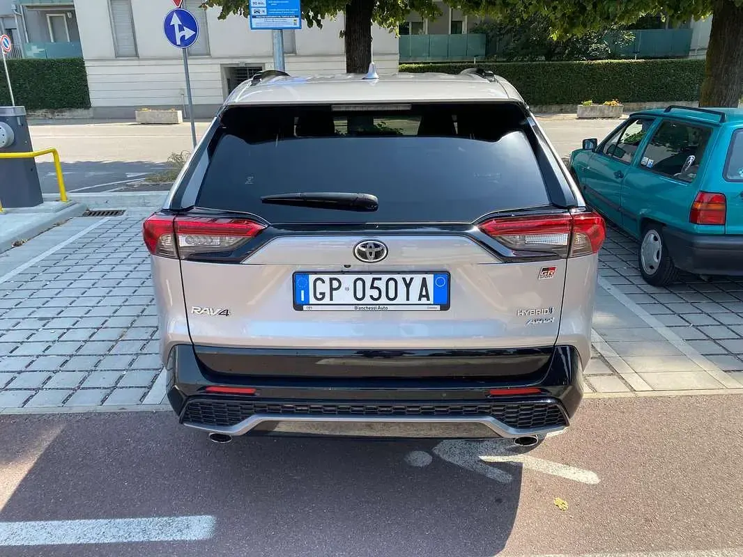 Usata Toyota RAV4 Hybrid Sport 222 CV (163 kW) 2023 Argento SUV