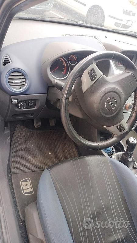 Usata Opel Corsa 80 CV (58 kW) 2010 Nero Utilitaria