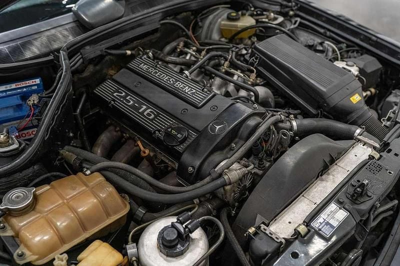 Usata Mercedes 190 232 CV (170 kW) 1990 Nero Berlina