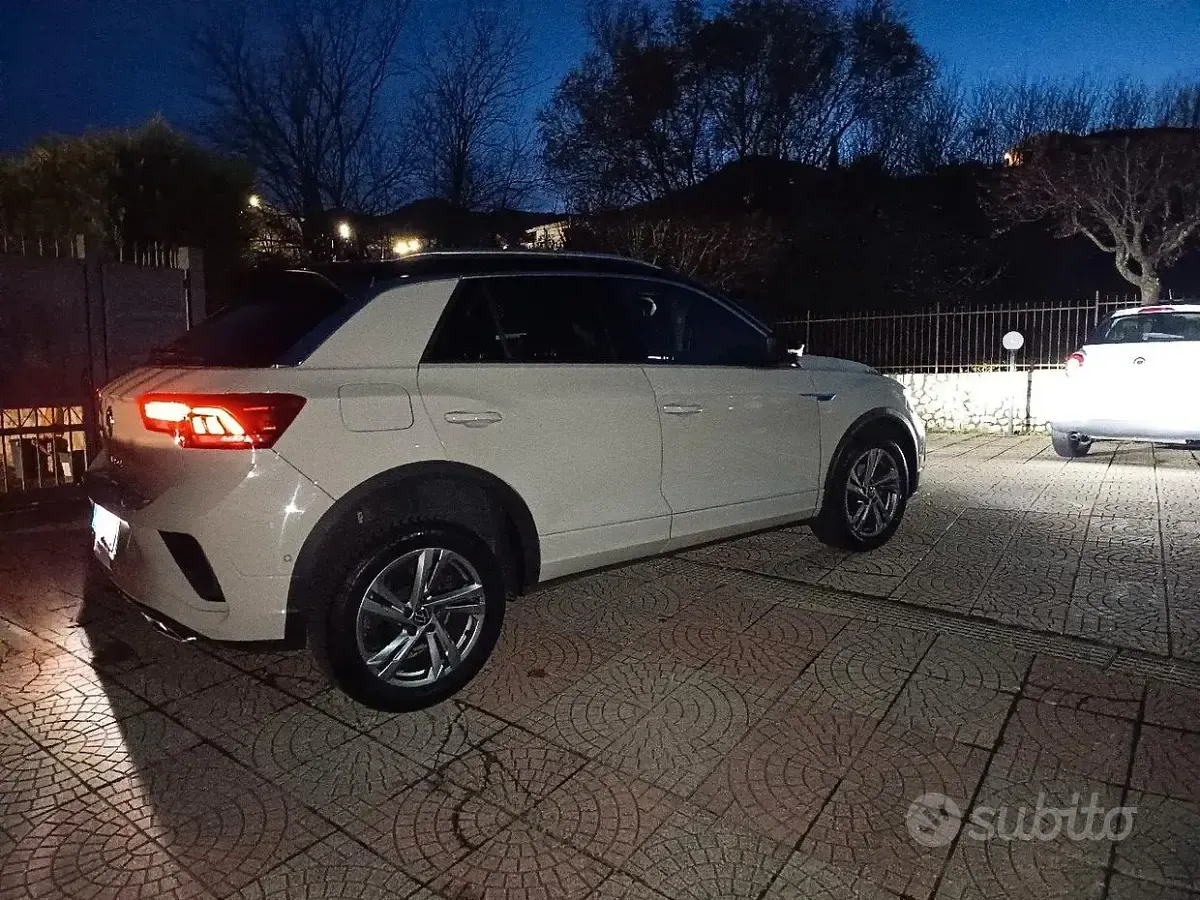 Usata VW T-Roc 116 CV (85 kW) 2024 Grigio SUV