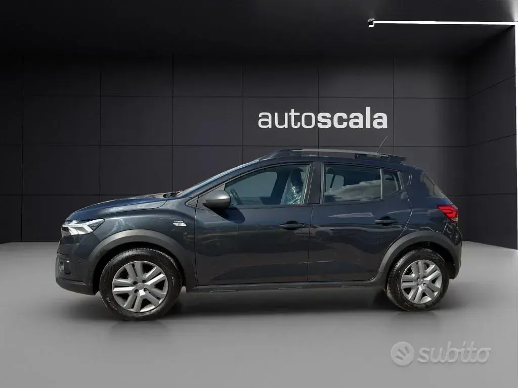 Usata Dacia Sandero Expression 101 CV (74 kW) 2023 Grigio Berlina