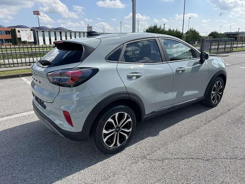 Nuova Ford Puma Titanium 125 CV (91 kW) 2026 Cactus grey SUV