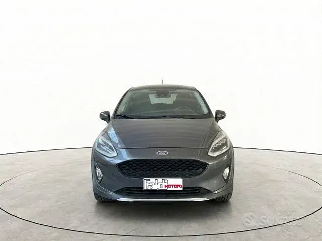 Usata Ford Fiesta Active 101 CV (74 kW) 2018 Grigio Utilitaria