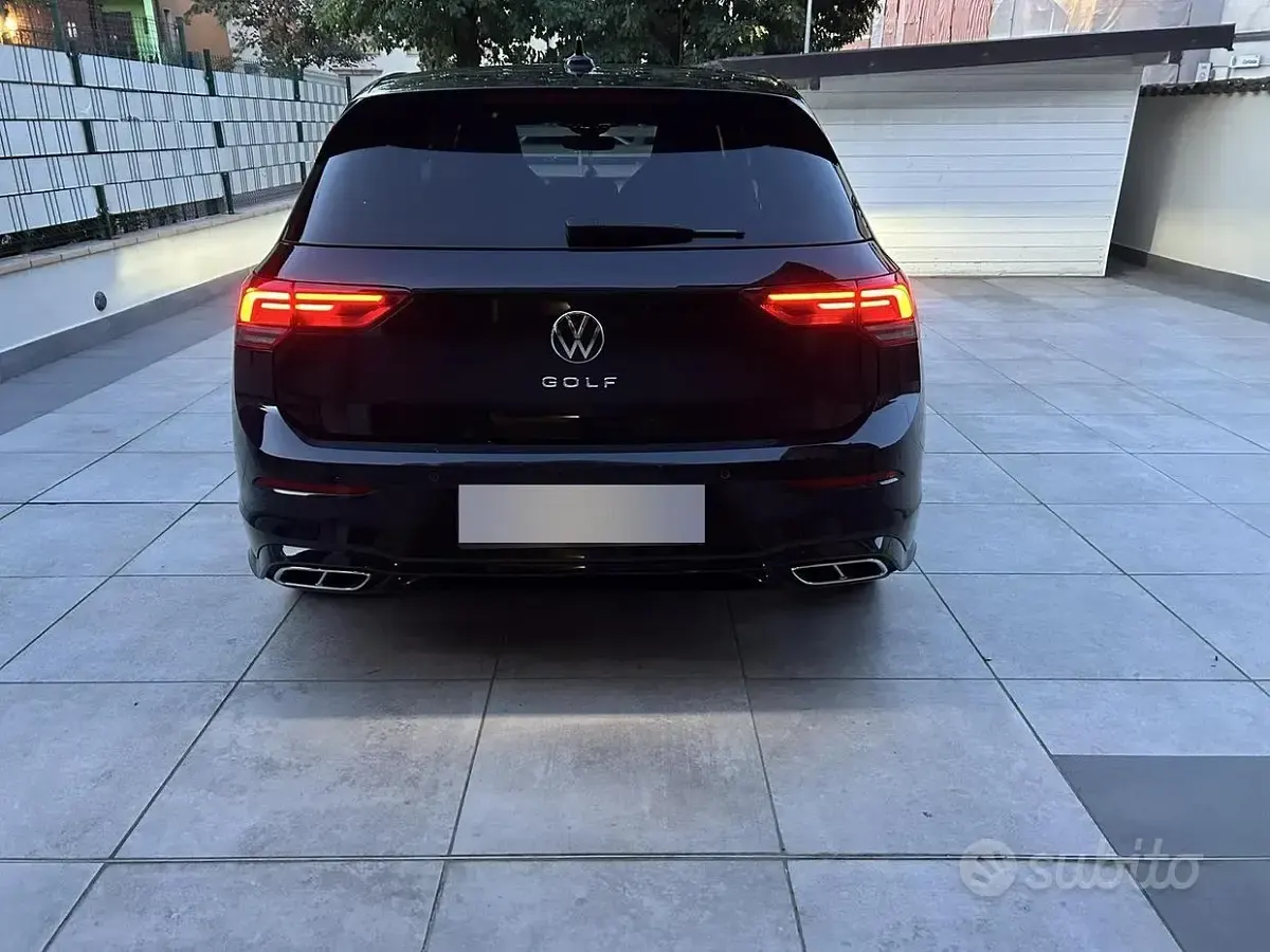 Usata VW Golf VIII R-line 150 CV (110 kW) 2022 Nero Berlina