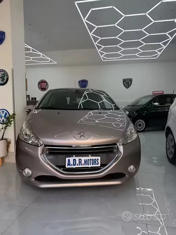 Usata Peugeot 208 Allure 82 CV (60 kW) 2012 Viola Utilitaria