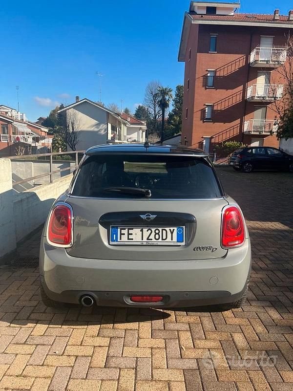 Usata Mini Cooper D Business 116 CV (85 kW) 2016 Grigio Utilitaria