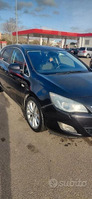 Nero Usata 2009 Opel Astra Tre volumi | 2700 € (Molto cara) - Immagine 1/4