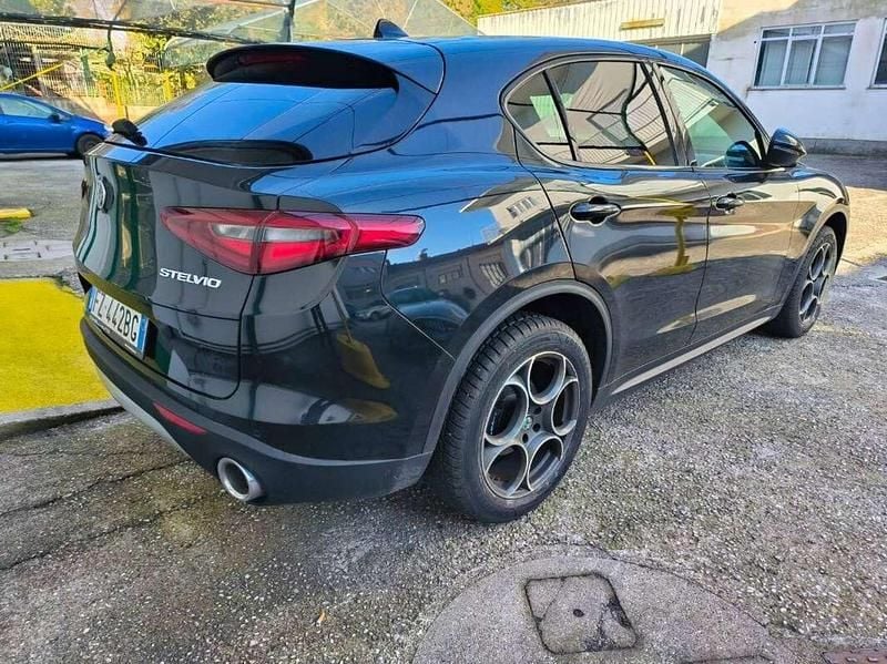 Usata Alfa Romeo Stelvio Executive 210 CV (154 kW) 2017 Nero SUV