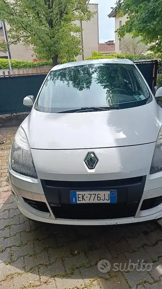 Usata Renault Scenic E-Tech XMOD 131 CV (96 kW) 2011 Bianco Monovolume