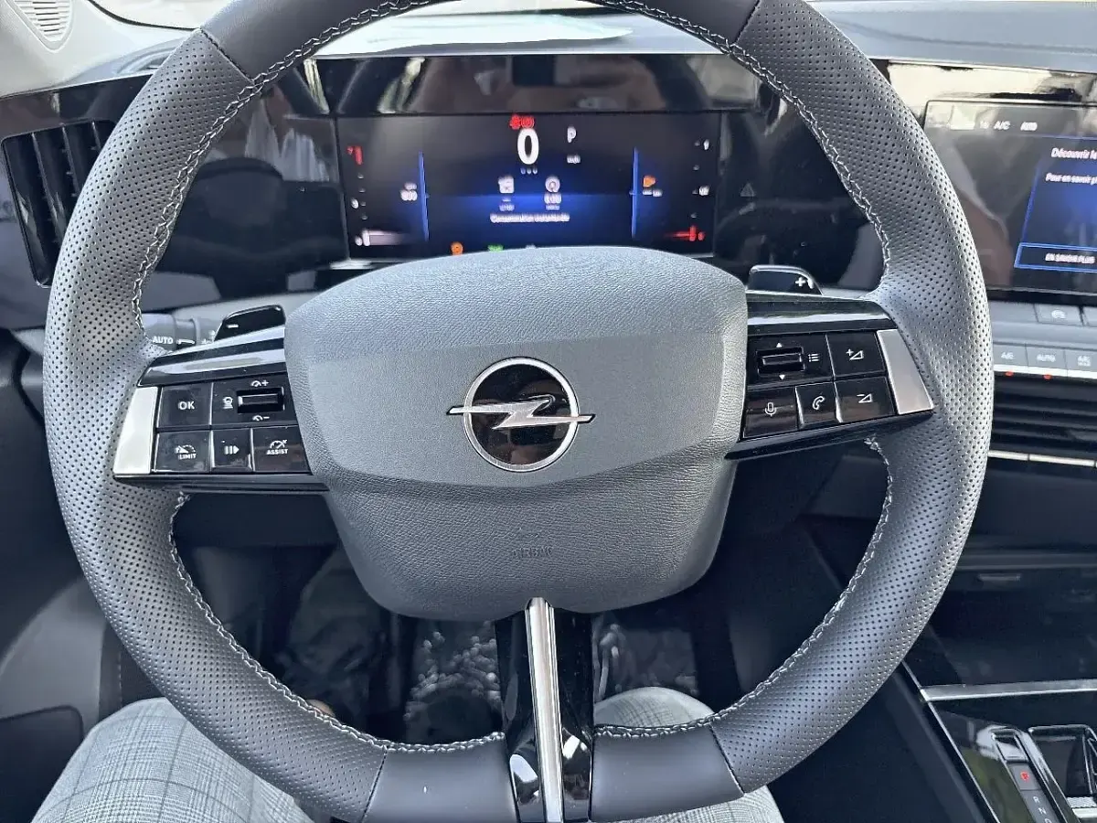 Usata Opel Astra Edition 131 CV (96 kW) 2024 Nero Utilitaria