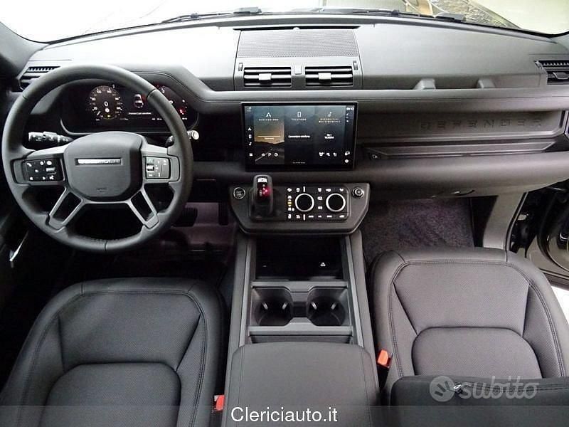 Usata Land Rover Defender SE Dynamic 200 CV (147 kW) 2025 Nero SUV