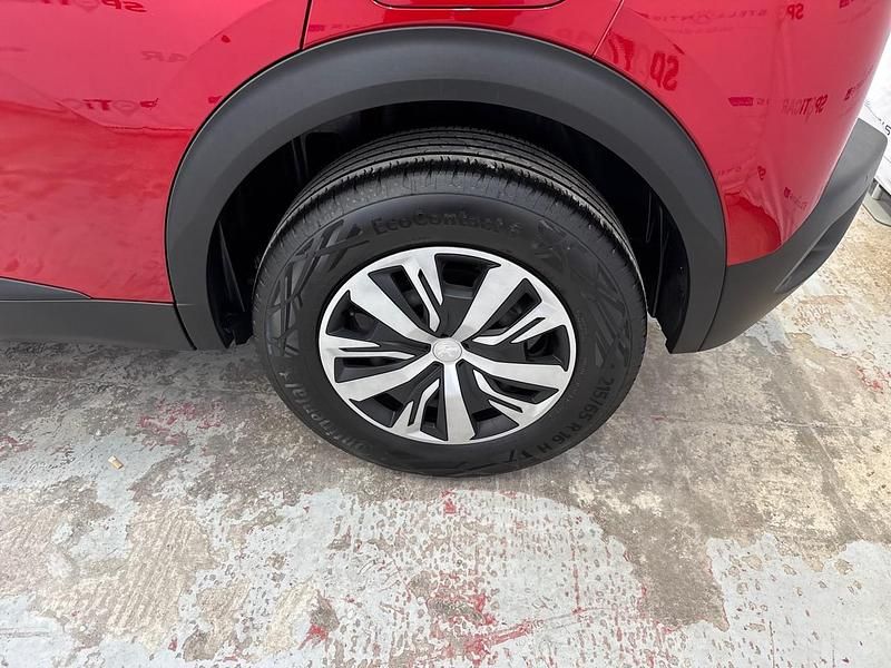 Używany Peugeot 2008 Active 102 KM (75 kW) 2023 Czerwony SUV