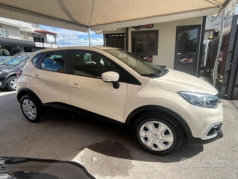 Beige Usata 2017 Renault Captur Bose Edition SUV | 7950 € (Super prezzo) - Immagine 1/4