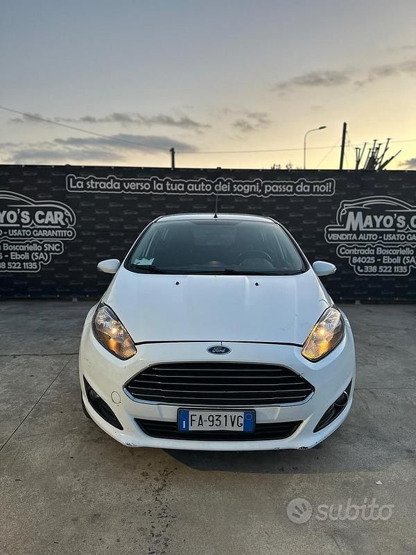 Bianco Usata 2015 Ford Fiesta Due volumi | 5500 € (Buon prezzo) - Immagine 1/4