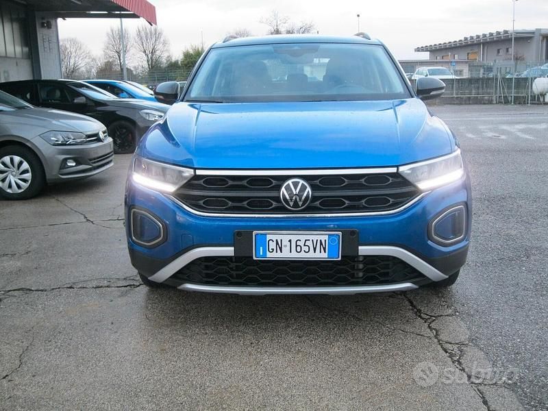 Usata VW T-Roc Life 150 CV (110 kW) 2023 Blu SUV