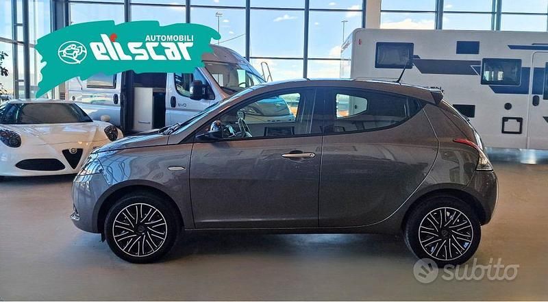 Usata Lancia Ypsilon 69 CV (50 kW) 2023 Grigio Utilitaria